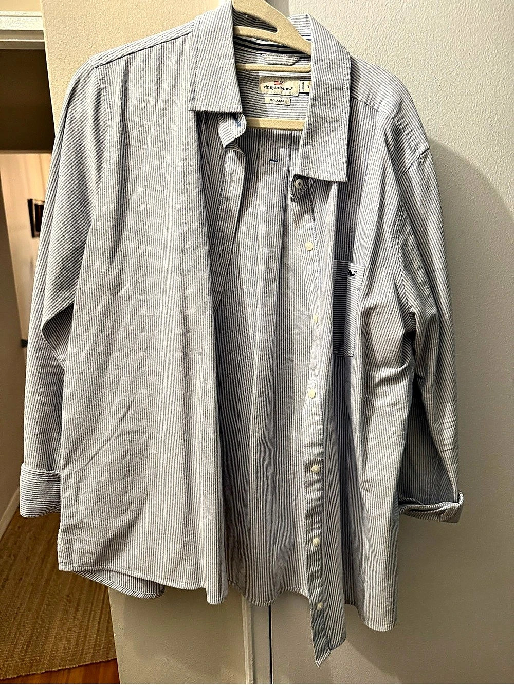 vineyard vines Striped Button Down Shirt in Blue & White Size 14
